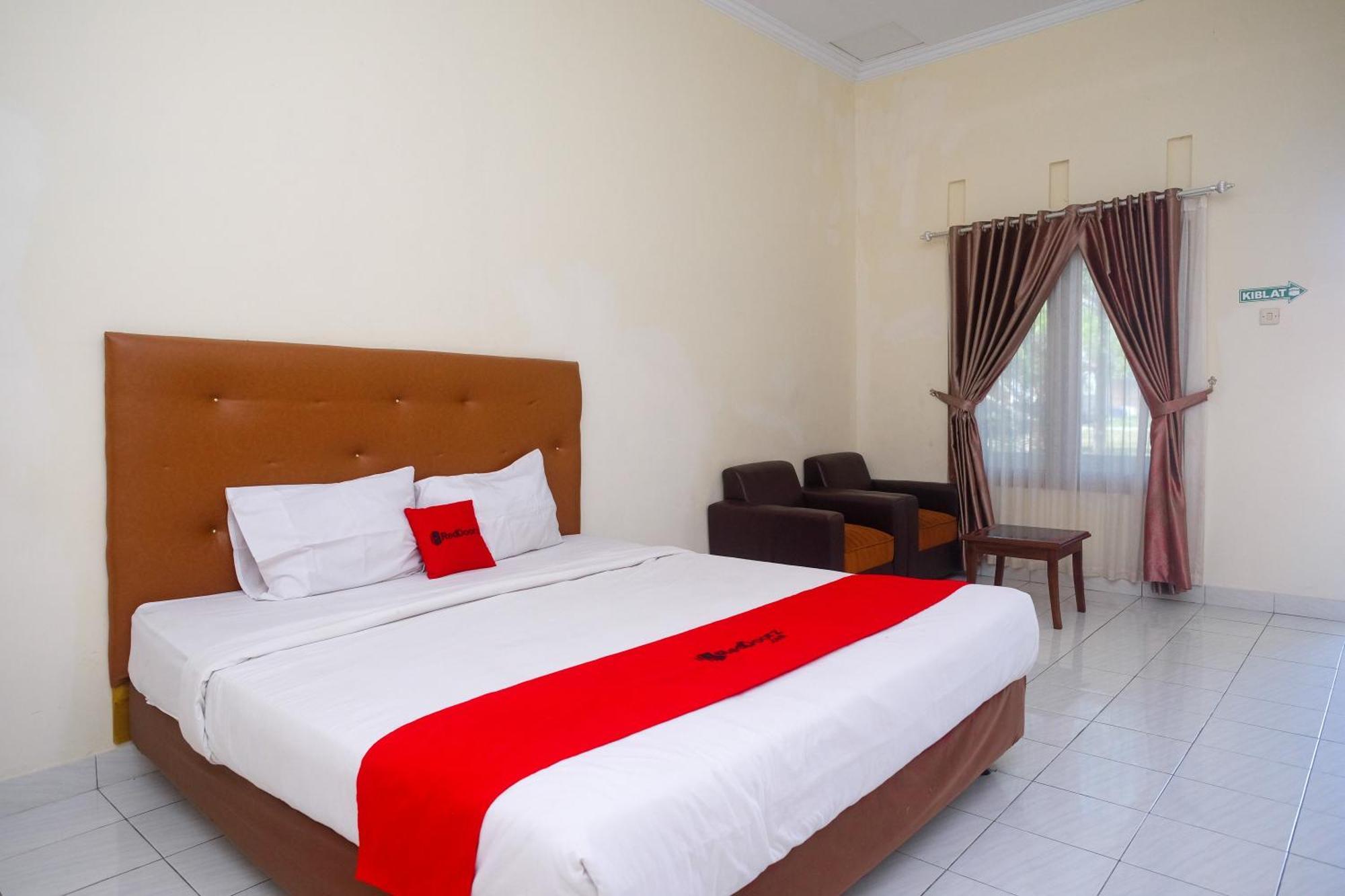 Hotel Reddoorz Syariah Near Alun Alun Wonosari Exterior foto